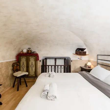 Lägenhet Accogliente Nel Pieno Centro Storico Della Citta Parcheggio In Box Privato Incluso