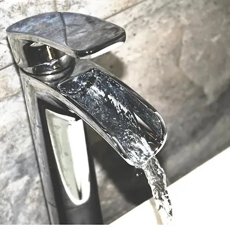 Lägenhet Accogliente Nel Pieno Centro Storico Della Citta Parcheggio In Box Privato Incluso