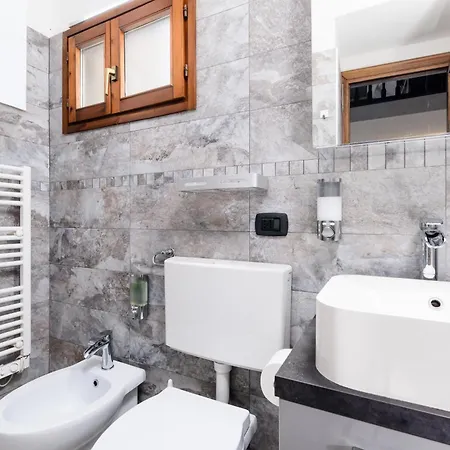 Apartment Accogliente Nel Pieno Centro Storico Della Citta Parcheggio In Box Privato Incluso Turin