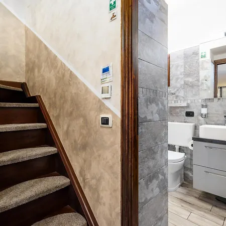 Accogliente Nel Pieno Centro Storico Della Citta Parcheggio In Box Privato Incluso アパート *