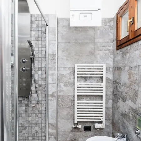 Accogliente Nel Pieno Centro Storico Della Citta Parcheggio In Box Privato Incluso トリノ